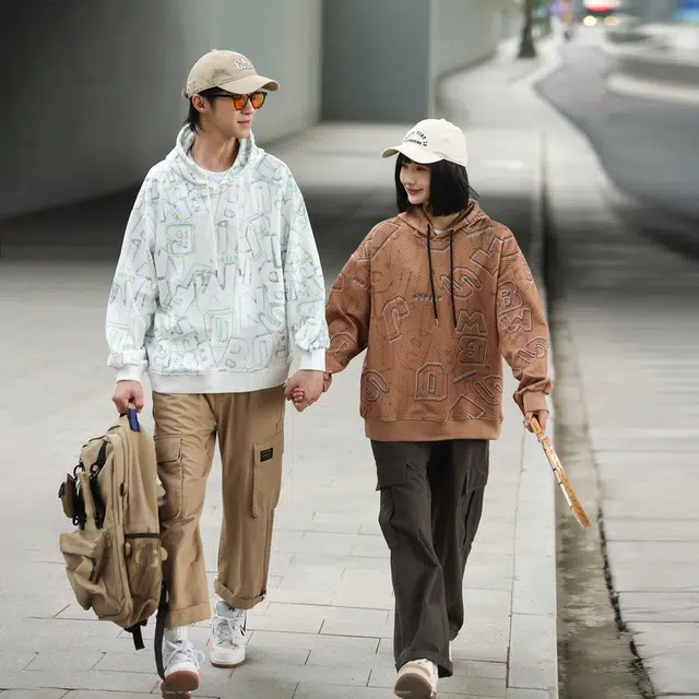 美力城 趣味镂空字母印花宽松套头长袖圆领连帽卫衣 男女同款