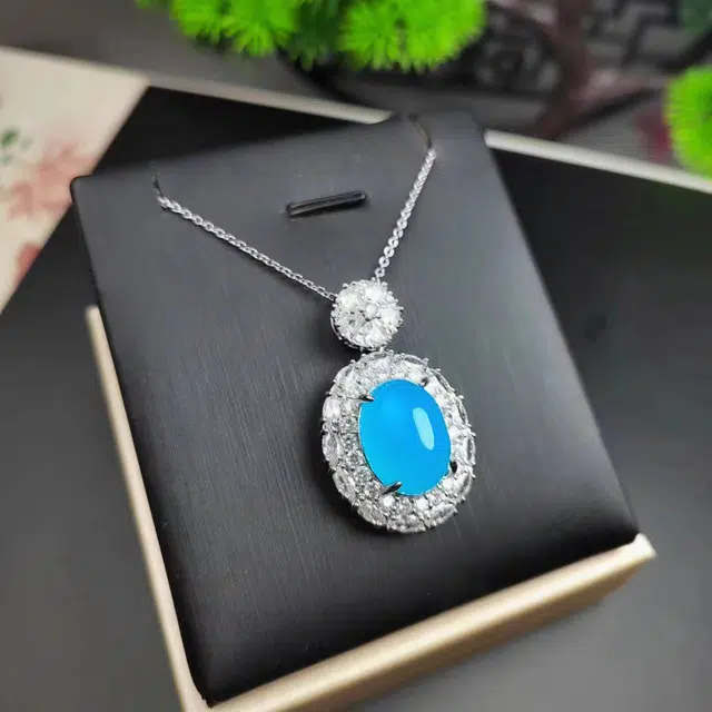 赐帛 轻奢潮流精致天空蓝冰种玉髓吊坠 简约时尚 气质款 女士 玉石项链