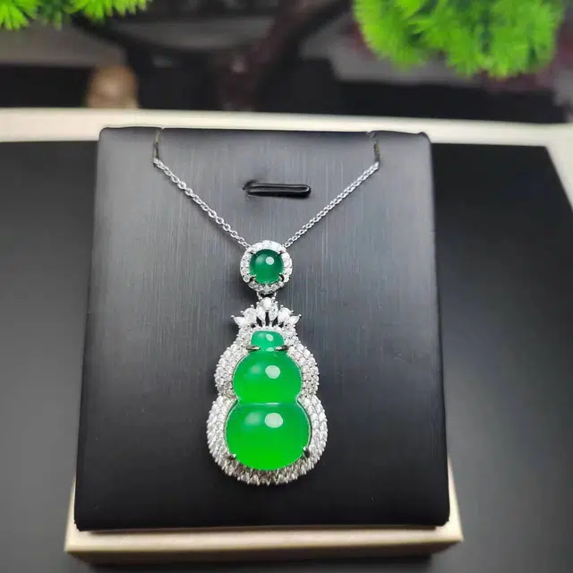赐帛 轻奢国潮薄荷绿玉髓玛瑙葫芦吊坠 福禄寿 福寿双全 小众简约时尚 招财纳福平安 女士 玉石项链