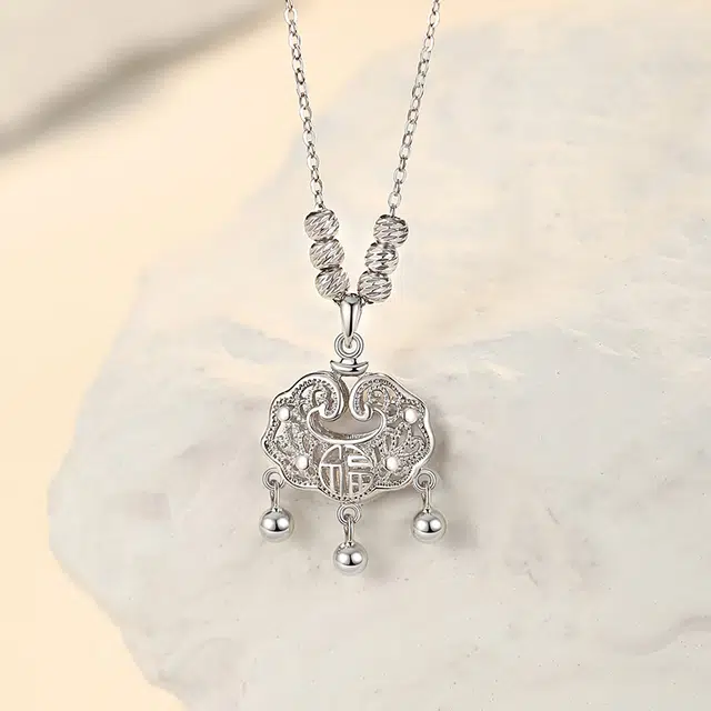 925