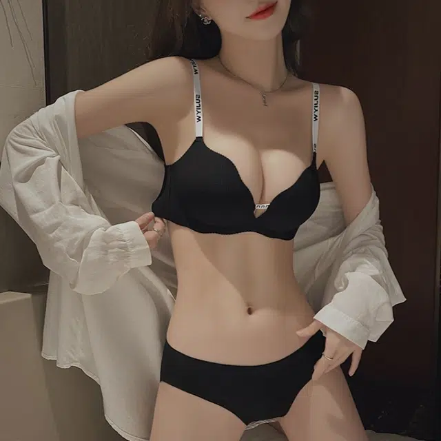 桔内 字母肩带小胸聚拢收副乳吸汗透气文胸罩舒适三角裤内衣裤套装 女款 黑色
