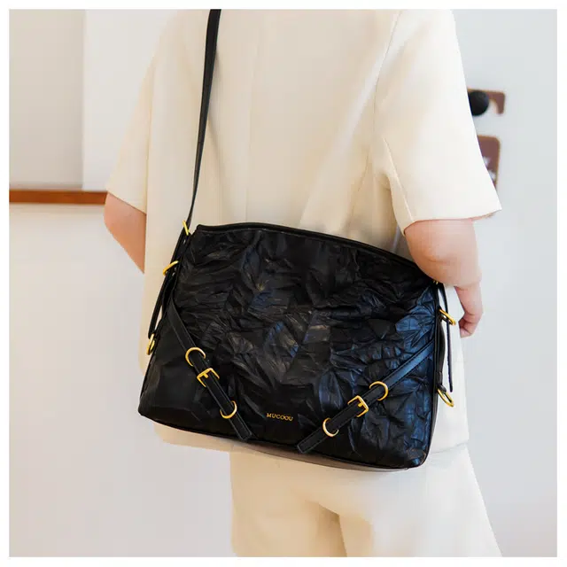 小熊依恋 法式小众时尚褶皱质感大容量新款简约托特包百搭腋下包手提单肩斜挎包 女款 多色