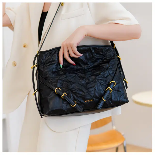 小熊依恋 法式小众时尚褶皱质感大容量新款简约托特包百搭腋下包手提单肩斜挎包 女款 多色