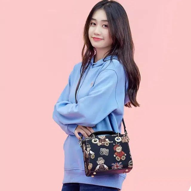 小熊依恋 简约 时尚手提包 帆布包 单肩斜挎 戴妃包 小方包 女包 多色