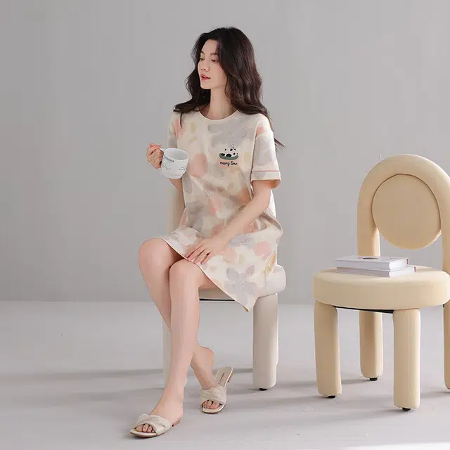芬腾可安 亲肤韩版甜美简约休闲透气轻盈舒适时尚圆领细腻可爱带胸垫短袖居家睡裙 女款 杏色
