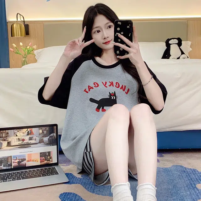 芬腾可安 可外穿的圆领轻便带胸垫一体式甜美柔软亲肤设计感舒适微弹细腻简约家居服短袖三分裤春夏季睡衣套装 女款