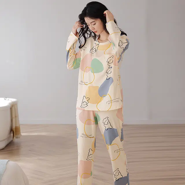 芬腾可安 简约时尚卡通韩版满印舒适带胸垫防凸点亲肤长袖休闲可外穿长裤睡衣套装 女款 杏色