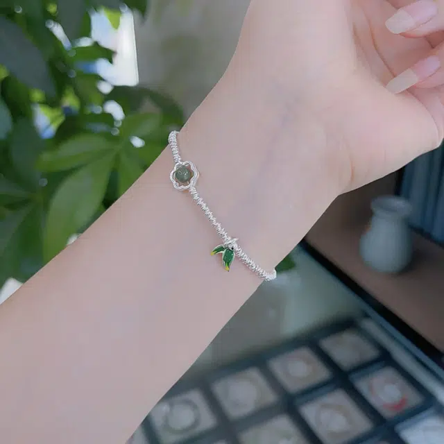 999