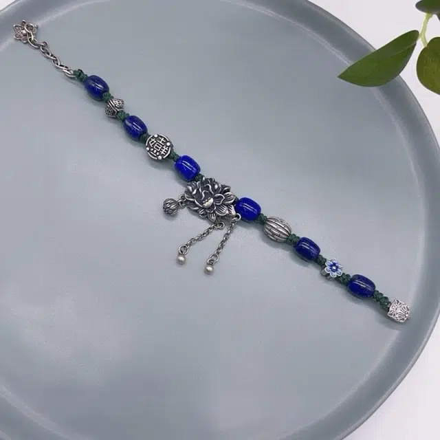 925