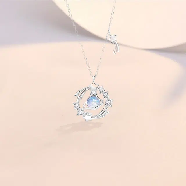 925