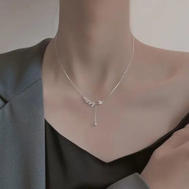 925