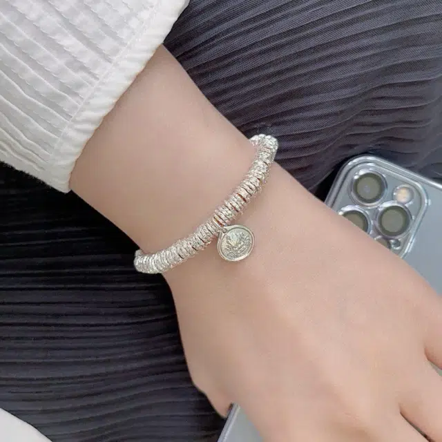 999