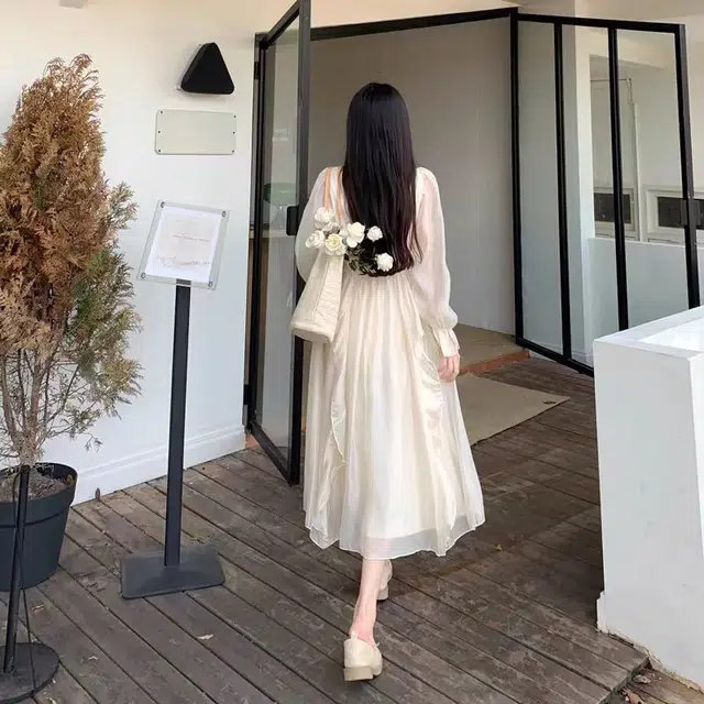 玉儿恋 掌上明珠 法式百搭休闲简约甜美森系仙女荷叶边纯色宽松气质方领收腰温柔仙女中长款长袖连衣裙 女款 杏色