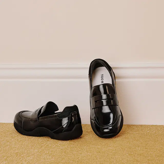 TOOMANYSHOES