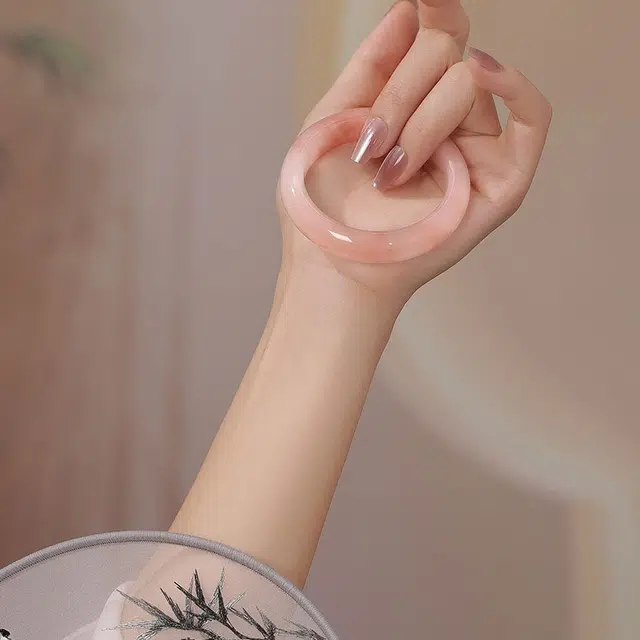 翠王妃 桃花酿 新中式粉桃花美人玉精致温柔优雅大气素圈玉镯 金丝玉 手镯 女款