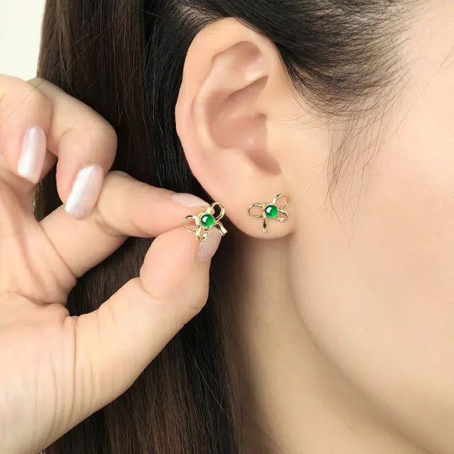 翠王妃 新中式简约线条蝴蝶结 高冰 翡翠耳钉 女款