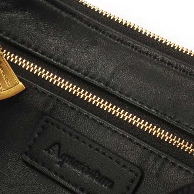 AQUASCUTUM