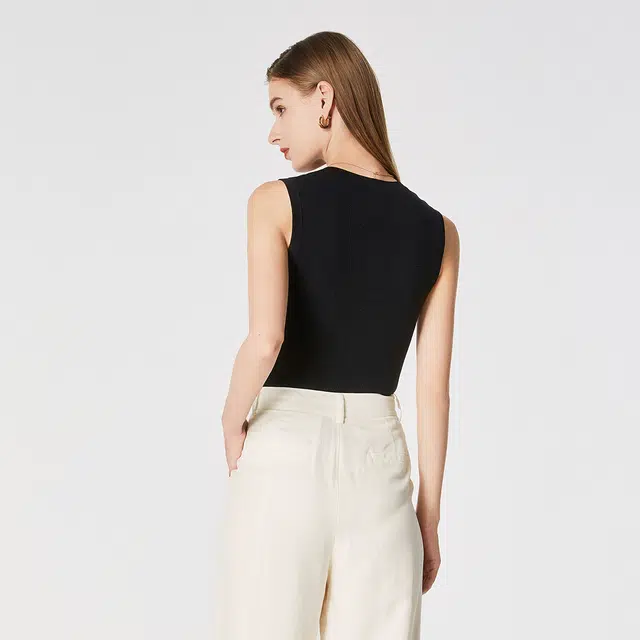 NINE WEST V