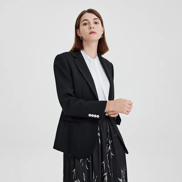 NINE WEST