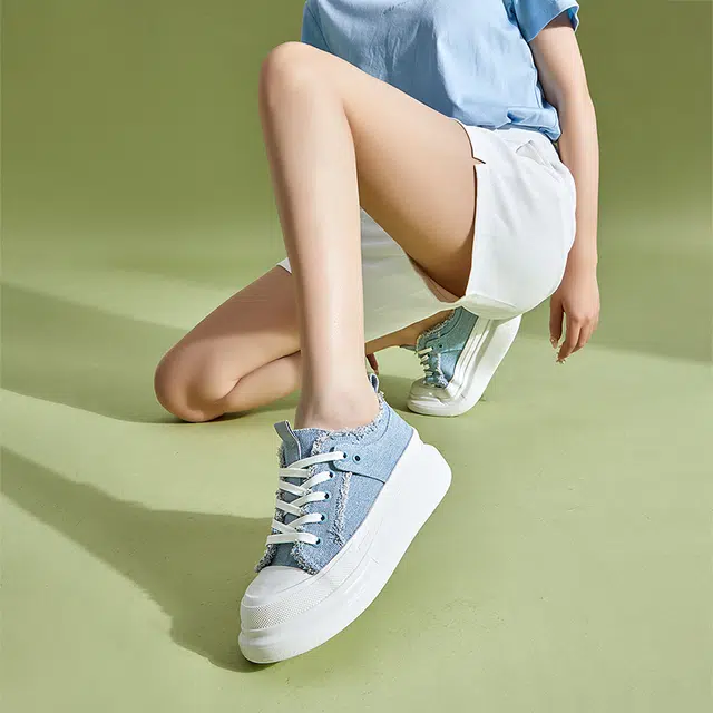NINE WEST