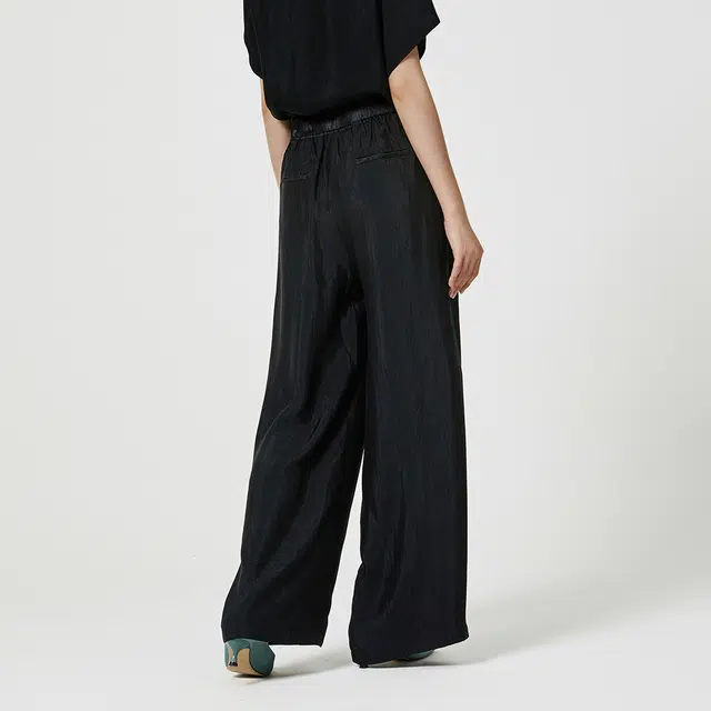 NINE WEST