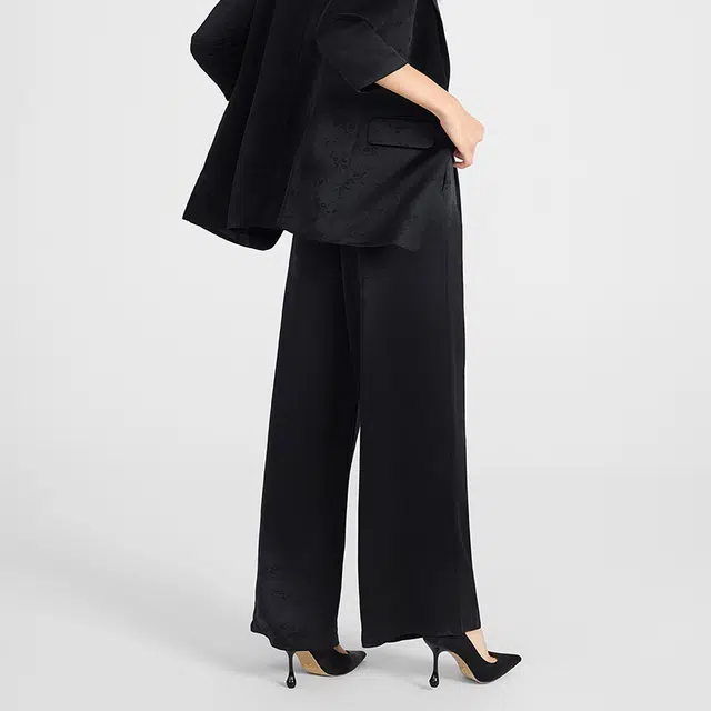NINE WEST