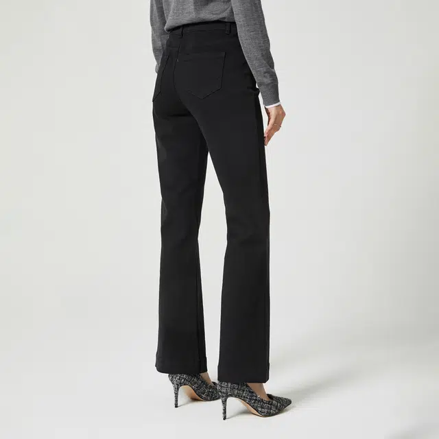 NINE WEST