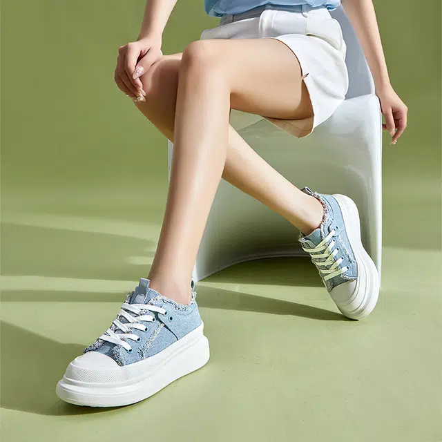 NINE WEST