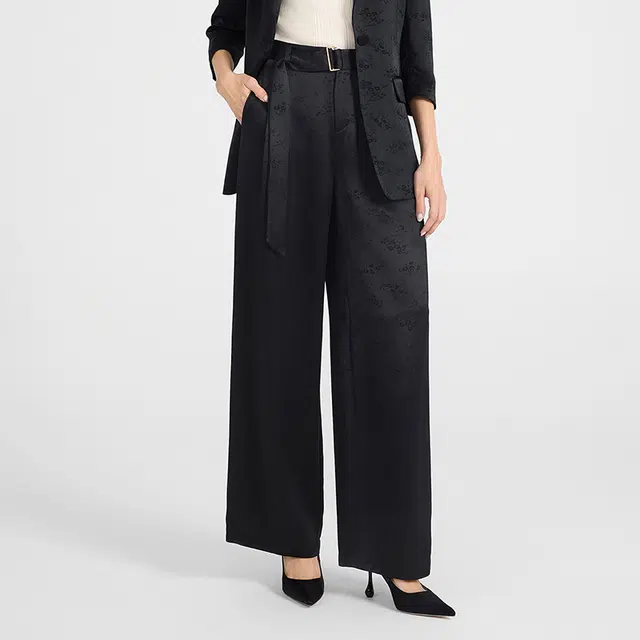 NINE WEST