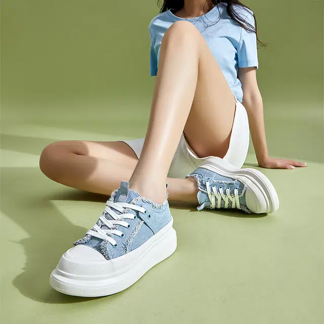 NINE WEST