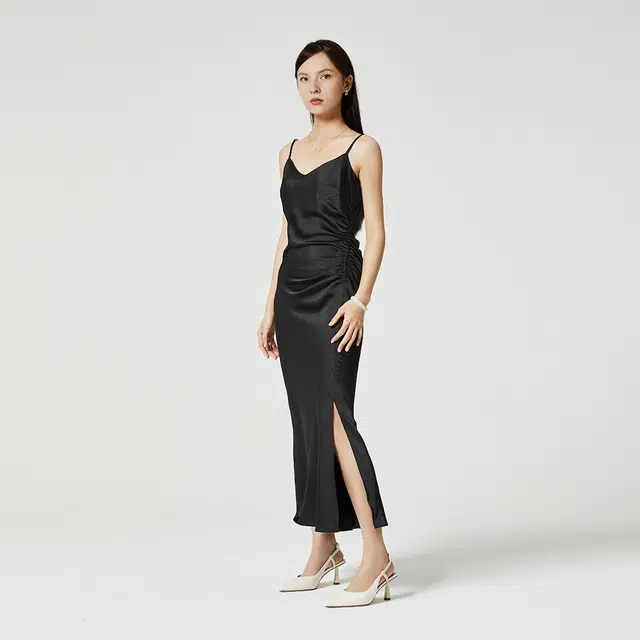 NINE WEST V