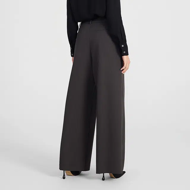 NINE WEST