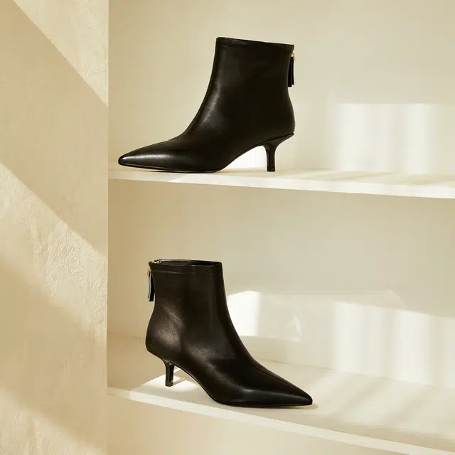 NINE WEST