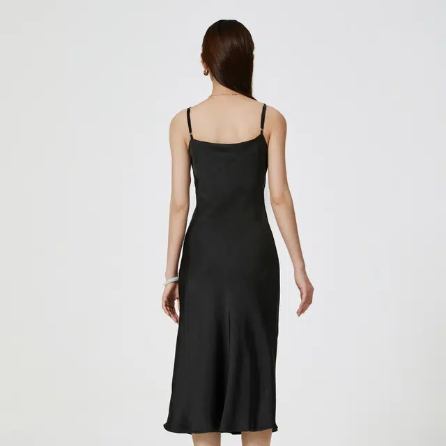 NINE WEST V