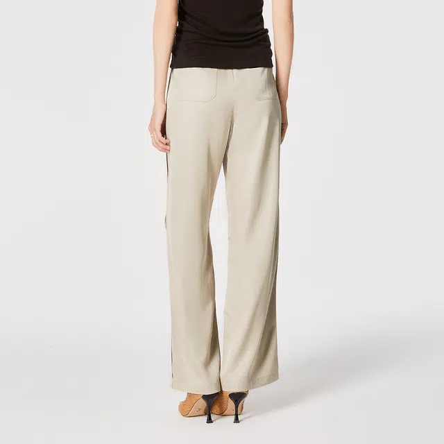 NINE WEST