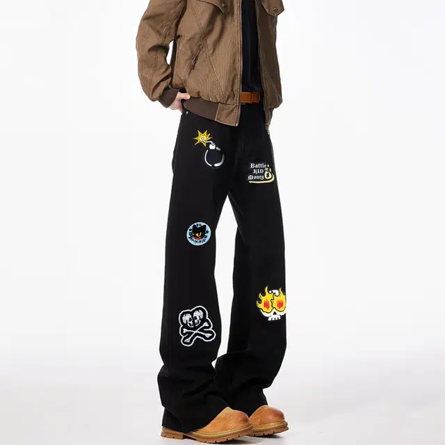 物质公式 微喇弯刀美式复古仿植绒万针刺绣趣味徽章图案印花高街水洗做旧废土风高级感窄版中腰直筒修身通勤垂感牛仔裤 男女同款