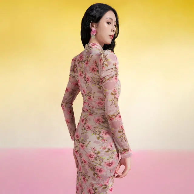 四美子 立领时尚长款长袖连衣裙 朱丽叶塔