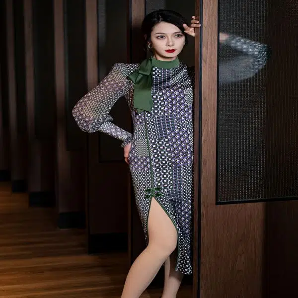 四美子 高开衩优雅长袖旗袍 摩登小姐