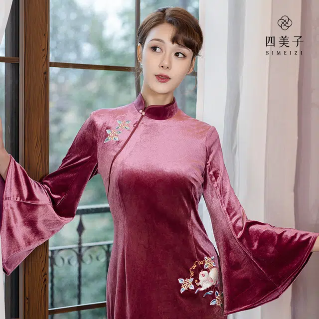 四美子 国风手工刺绣包臀丝绒连衣裙 喜乐