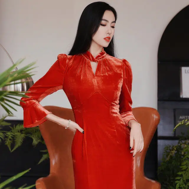 四美子 新年丝绒长袖连衣裙 红颜