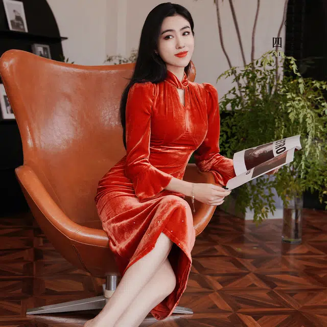 四美子 新年丝绒长袖连衣裙 红颜