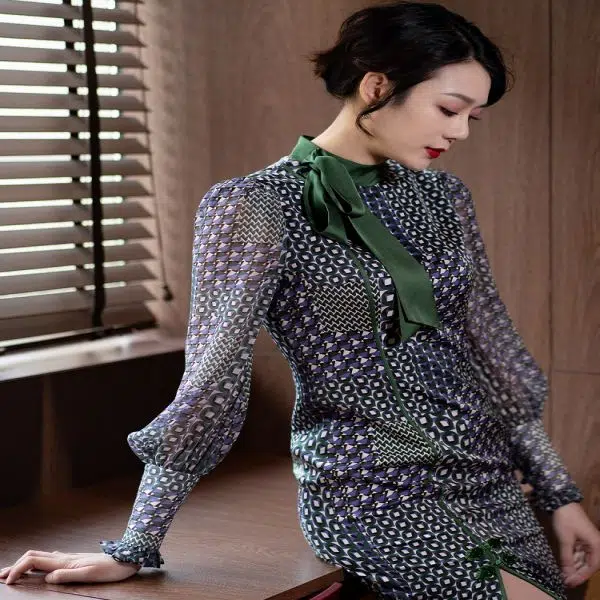 四美子 高开衩优雅长袖旗袍 摩登小姐