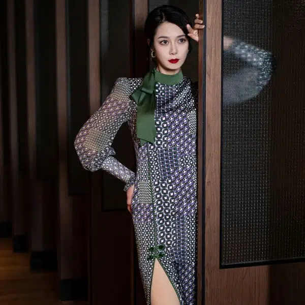四美子 高开衩优雅长袖旗袍 摩登小姐