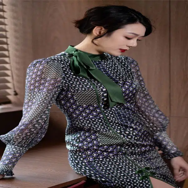 四美子 高开衩优雅长袖旗袍 摩登小姐