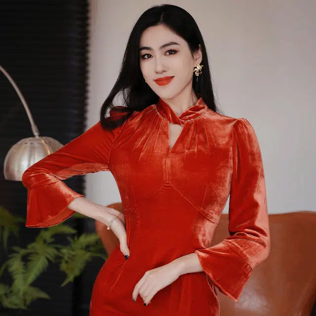 四美子 新年丝绒长袖连衣裙 红颜