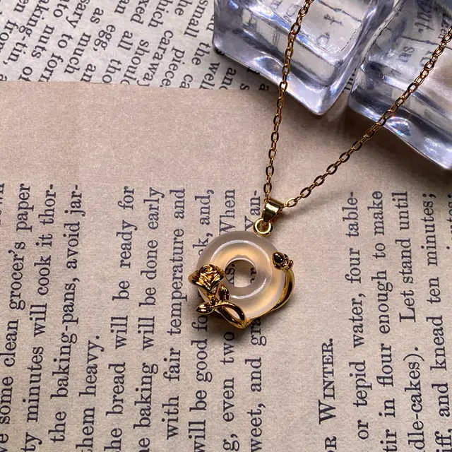 彗时 【爱在夕七】玫瑰花语的故事 网红爆款恋爱告白轻奢平安扣女朋友国风纳福新中式送福气素链百搭锁骨链 玉髓 玉石项链 女款