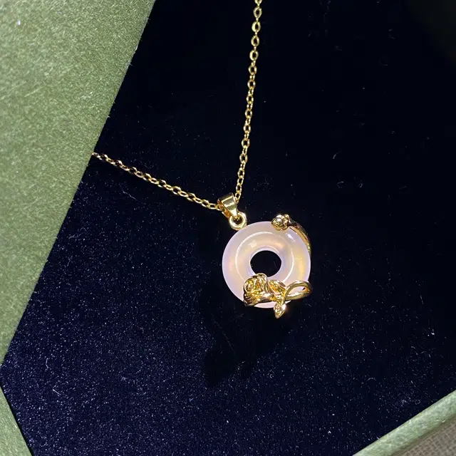 彗时 【爱在夕七】玫瑰花语的故事 网红爆款恋爱告白轻奢平安扣女朋友国风纳福新中式送福气素链百搭锁骨链 玉髓 玉石项链 女款