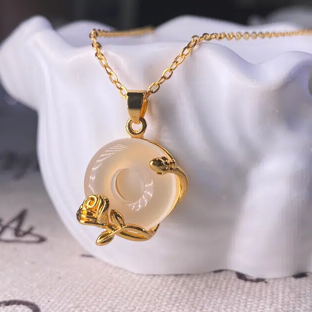 彗时 【爱在夕七】玫瑰花语的故事 网红爆款恋爱告白轻奢平安扣女朋友国风纳福新中式送福气素链百搭锁骨链 玉髓 玉石项链 女款