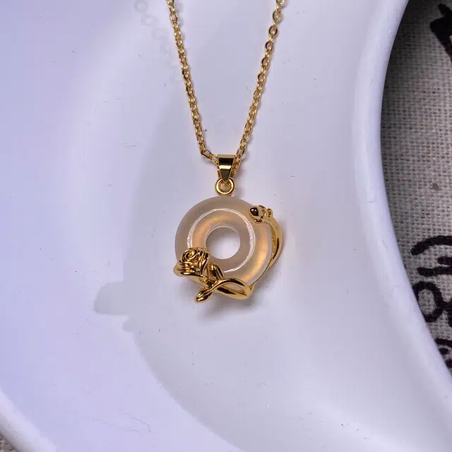 彗时 【爱在夕七】玫瑰花语的故事 网红爆款恋爱告白轻奢平安扣女朋友国风纳福新中式送福气素链百搭锁骨链 玉髓 玉石项链 女款