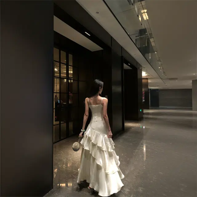 依钗 法式慵懒风高级感收腰荷叶边礼服长裙吊带连衣裙 女款